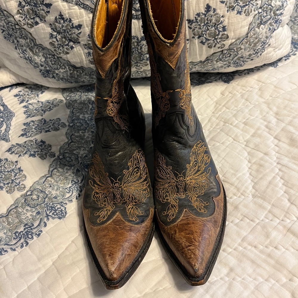 Old Gringo brown and black boots